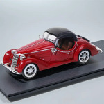 Model klasičnog vintage automobila u mjerilu 1:32