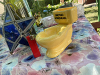 Pepeljara porculanska wc školjka natpis sretan rođendan