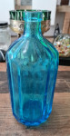 Stara plava staklena flaša