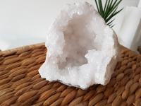 Unikatni bijeli kvarc kristal / mineral / kamen / geoda