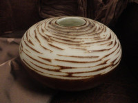 Vaza / staklena okrugla vaza-posuda