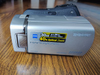 Digitalna kamera Sony dcr-sr35e hard disk kamkorder, ispravno,očuvano.