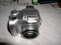 DIGITALNI FOTOAPARAT FUJI FINEPIX 2800 Zoom