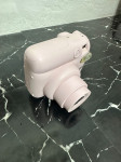 Fotoaparat instax mini 12,ispravno,vratasca jedino ne drze pa treba st