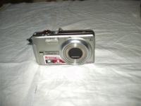 Prodajem fotoaparat Fuji Finepix F480 4X Zoom wide 28mm sa futrolom