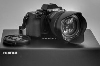 Prodajem Fujifilm X S10 sa objektivom XF 16-80 mm f/4 WR