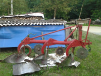 Plug Kverneland - 3 brazde - 12 cola