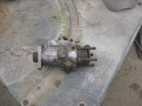 BOŠ PUMPA  ZA  558 , 560   PRODAJEM  LI  MJENJAMI