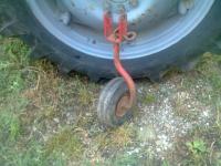 Pomoćni kotač za grablje sa gumom