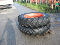 USKI TOČKOVI ZA TRAKTOR  8 RUPA   13.6-12-36  PRODAJEM  ILI  MJENJAM