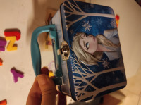 NOVO! Frozen ukrasni kovčežić