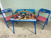 Stol i dvije stolice Disney