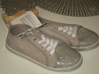 SREBRNE TENISICE U VELIČINI 31,32,34,35,36 - NOVO S ETIKETOM