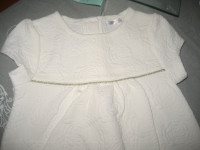 NOVA BIJELA HALJINA S ZLATNIM DETALJIMA VEL. 92