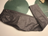 CRNE KOŽNE HLAČE VEL.158/164 - NOVO  S ETIKETOM