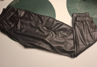 KOŽNE HLAČE VEL. 134/140