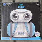 Artie 3000 - robot za programiranje