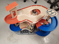 Dječja garaža za autiće