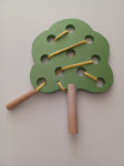 Drvena didaktička igračka - Drvo provlaćilica