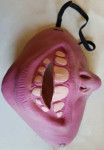 Gumena veliki zubi