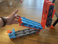 Hot wheels kamion i trkaća staza 2u1