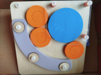 Kiwico drawbot i flying disc igra na sastavljanje
