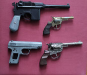 Lot pištolja igračke