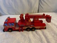 Melissa & Doug _Mighty Builders Fire Engine- Drveni vatrogasni kamion