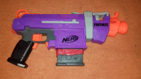 Original Hasbro Fortnite Nerf plastični pištolj