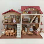 Sylvanian families 'Seoska kućica sa crvenim krovovima'