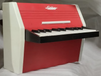 Vintage igračka klavir "Golden" proizvedena u DDR-u