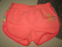 KRATKE HLAČE VEL.122 NOVO