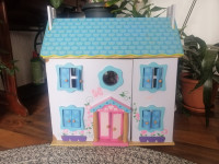 Drvena kućica za lutke, 52x56x25 cm
