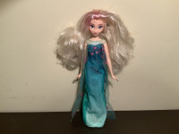 Frozen -  Elsa muzička lutka koja pjeva pjesmu “Show yourself”