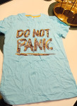 MAJICA S NATPISOM "DO NOT PANIC" VEL 158-164  - NOVO