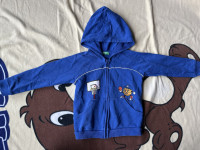 Plava majica na kopčanje / duksa dugih rukava košarka 104