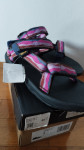 NOVO, 33, sandale TEVA, 098 928 9241