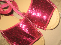 SANDALE BR. 32 - NOVO S ETIKETOM