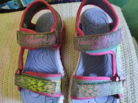 Skechers sandale br. 32