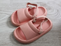 Zara sandale broj 23