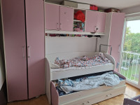 Dječiji ormari (2 komada)+ 3 kreveta (ladicara) + 2 madraca za 300eura