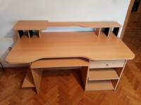 Prodajem radni stol