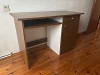 Stol od iverice za dječju sobu ili kućni ured