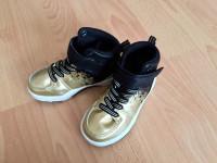 H&m tenisice broj 24