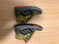 U odličnom stanju- Dječje terrex visoke tenisice