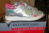 Sketchers dječje tenisice br.35