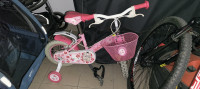 Bicikl za djevojčice Hello Kitty s pomoćnim kotačima