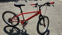 BTWIN brdski bicikl za djecu 20", crveni, dodatna nogica
