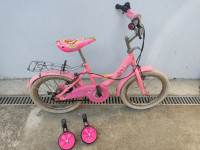 Dječji bicikl s pomoćnim kotačima