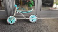 Drveni bicikl bez pedala za dijete